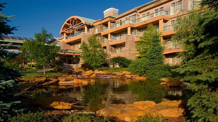 the-lodge-at-turning-stone-resort-casino-exterior-1